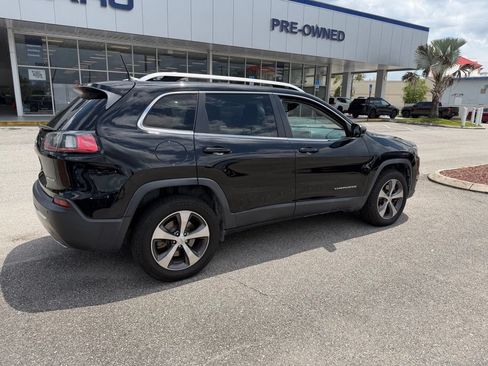 Used 2019 Jeep Cherokee Limited AWD/4WD image 3