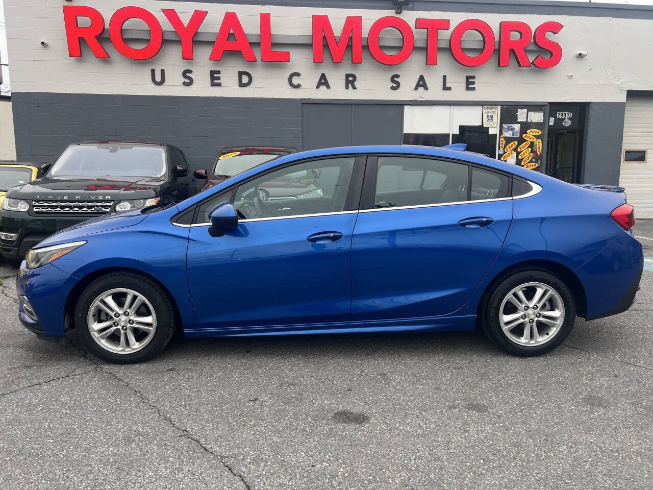 Used 2017 Chevrolet Cruze LT w/ Convenience Package FWD image 17