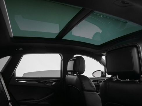 Used 2025 Porsche Macan Turbo image 27