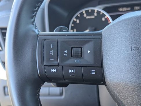 Used 2025 Nissan Rogue SV AWD/4WD image 19
