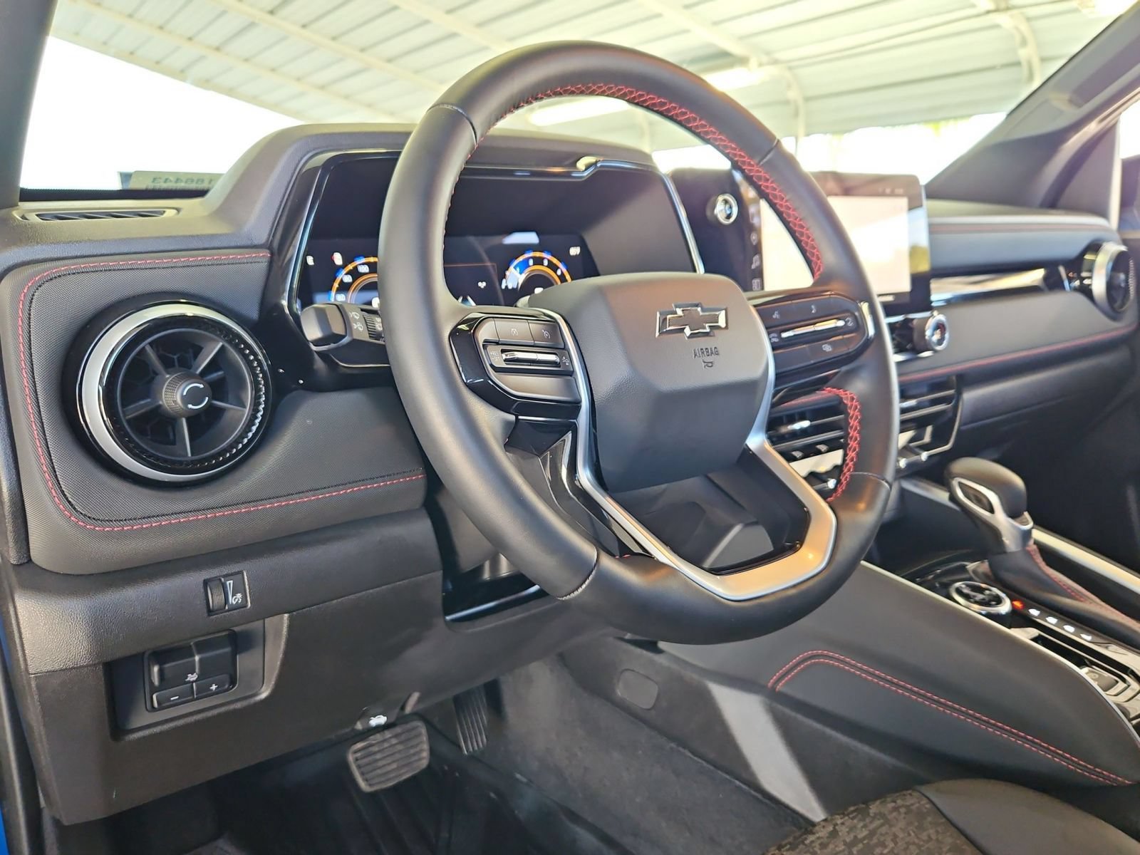 Used 2024 Chevrolet Colorado Z71 w/ Z71 Convenience Package 2 AWD/4WD image 11