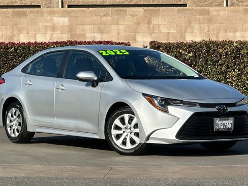 Used 2025 Toyota Corolla LE image 2
