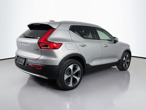 Certified 2023 Volvo XC40 B5 Plus AWD/4WD image 6