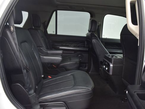 Used 2019 Ford Expedition Platinum image 18
