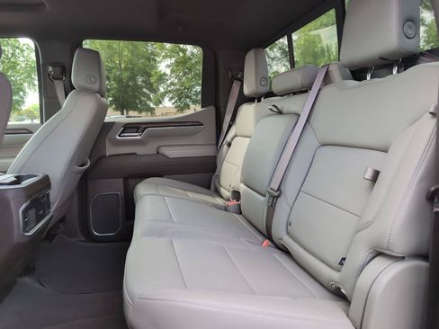 Used 2022 GMC Sierra 1500 SLT w/ SLT Premium Plus Package AWD/4WD image 38