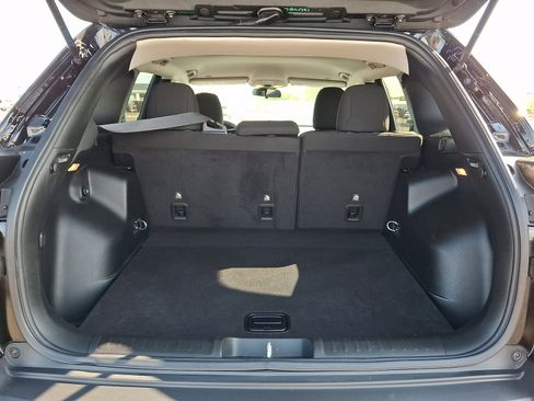 Used 2019 Jeep Cherokee Latitude w/ Popular Appearance Group AWD/4WD image 28