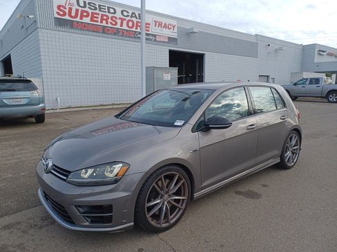 Used 2017 Volkswagen Golf R 4-Door image 1