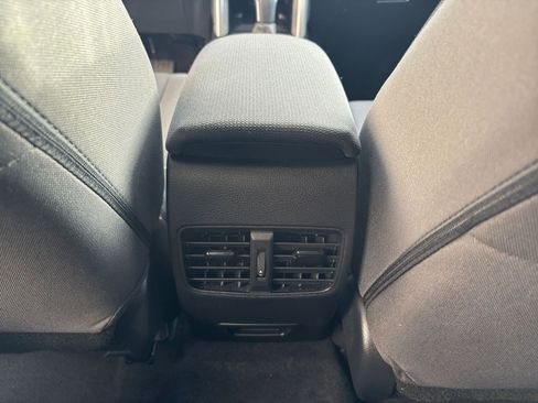 Used 2025 Toyota Corolla Cross LE image 24