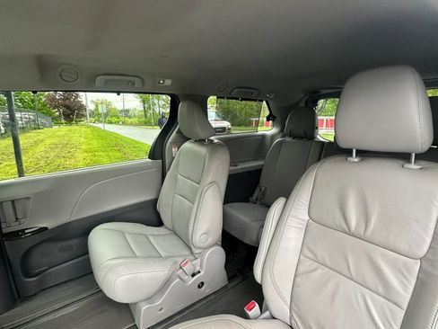 Used 2015 Toyota Sienna XLE AWD/4WD image 27