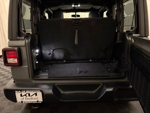 Used 2019 Jeep Wrangler Sport AWD/4WD image 9