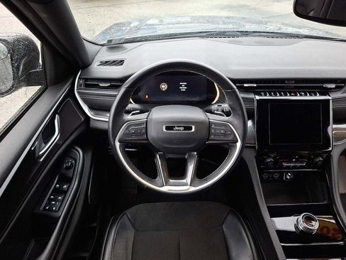 Used 2022 Jeep Grand Cherokee Altitude image 11