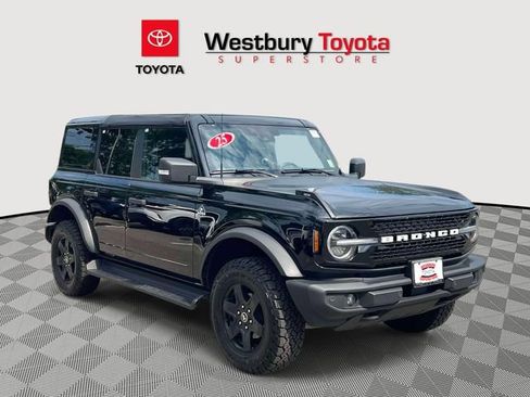 Used 2025 Ford Bronco Outer Banks AWD/4WD image 1