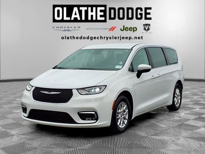 Used 2023 Chrysler Pacifica Touring-L