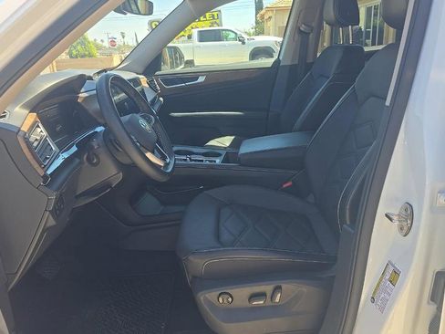 Used 2024 Volkswagen Atlas SE AWD/4WD image 20