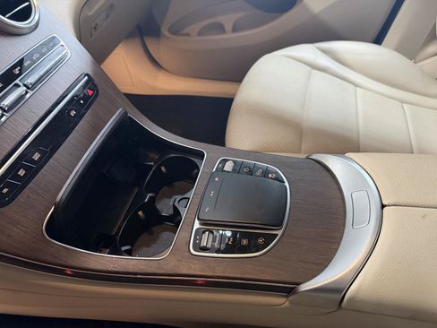 Used 2022 Mercedes-Benz GLC 300 4MATIC image 17