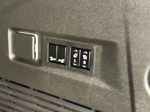 Used 2022 Chevrolet Tahoe Z71 w/ Luxury Package image 7