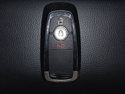 Used 2024 Ford Edge SEL image 32