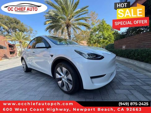 Used 2024 Tesla Model Y Long Range AWD/4WD image 1