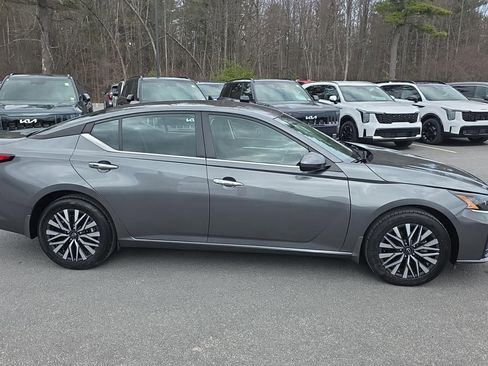 Used 2023 Nissan Altima 2.5 SV image 11