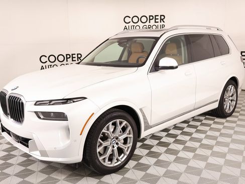 Used 2024 BMW X7 xDrive40i image 11