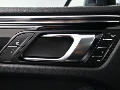 Certified 2026 Porsche Macan image 18