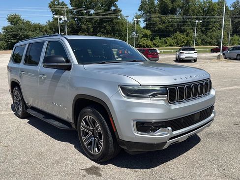 Used 2023 Jeep Wagoneer Series II AWD/4WD image 7