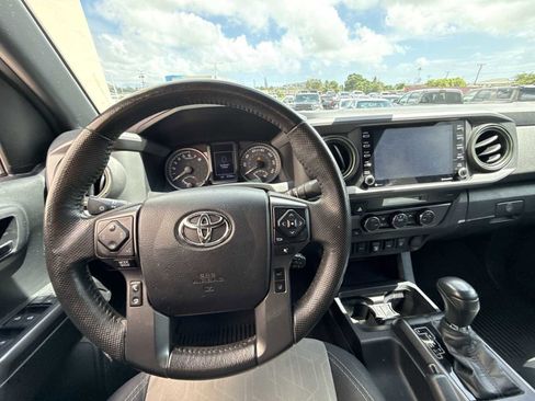Used 2021 Toyota Tacoma TRD Off-Road w/ Technology Package AWD/4WD image 15