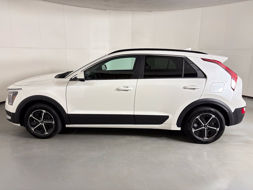 Used 2025 Kia Niro LX FWD image 5