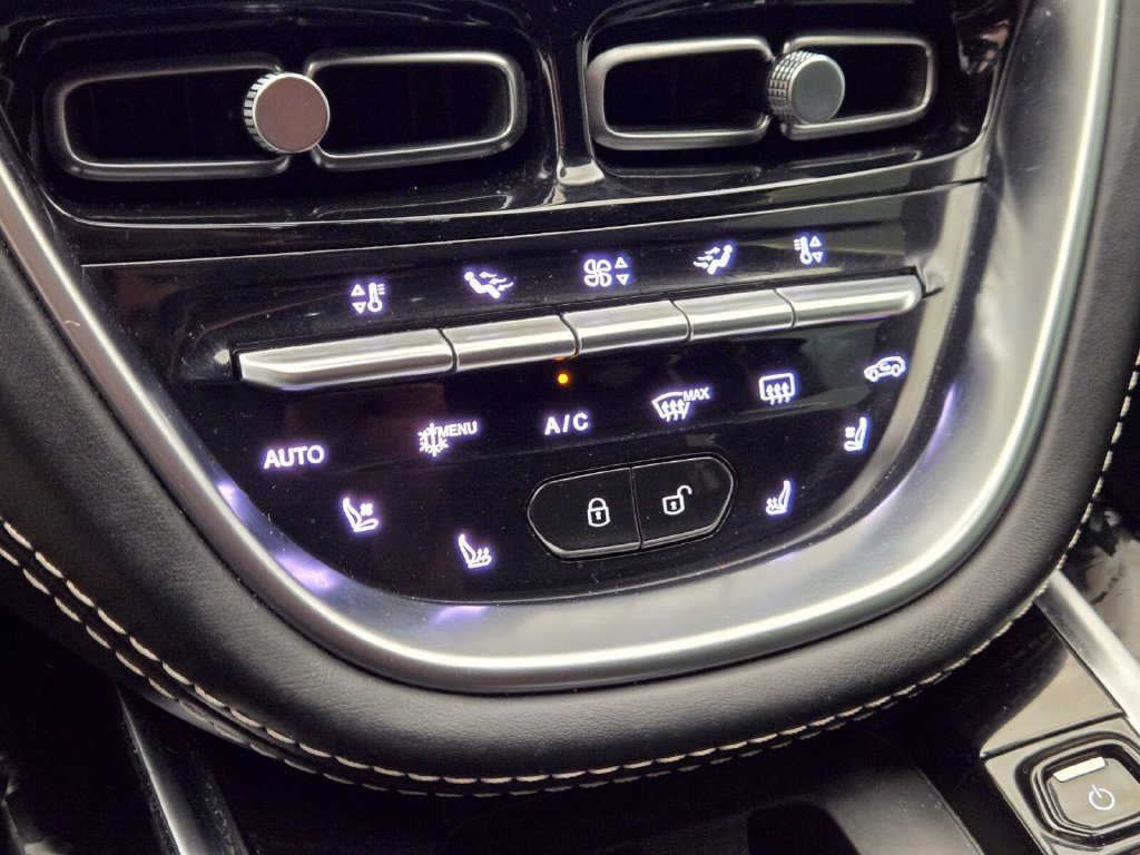 Used 2022 Aston Martin DBX AWD/4WD image 40