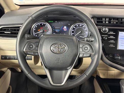 Used 2018 Toyota Camry XLE image 24