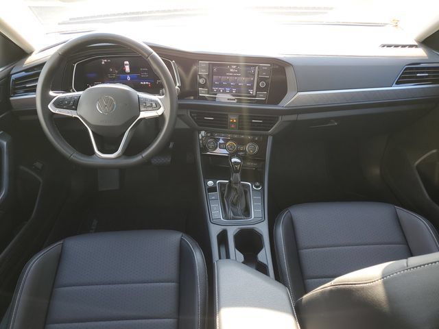 Certified 2024 Volkswagen Jetta SE w/ Panoramic Sunroof Package FWD image 22