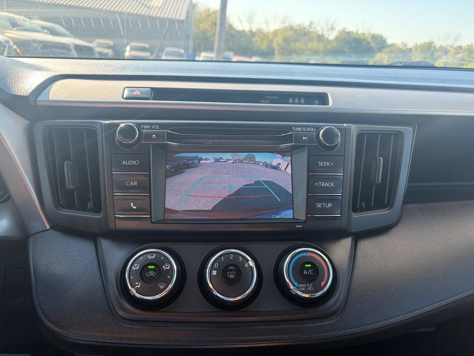Used 2018 Toyota RAV4 LE FWD image 14