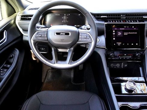 New 2025 Jeep Grand Cherokee Laredo image 25