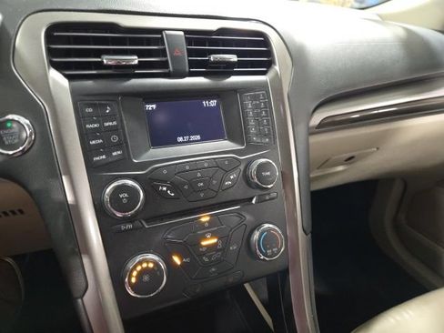 Used 2017 Ford Fusion SE FWD image 15