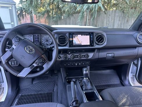 Used 2018 Toyota Tacoma TRD Sport w/ Technology Package AWD/4WD image 24