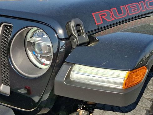 Used 2022 Jeep Wrangler Unlimited Rubicon w/ LED Lighting Group AWD/4WD image 10