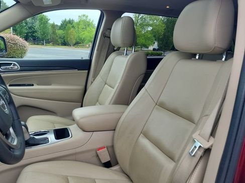 Used 2019 Jeep Grand Cherokee Limited RWD image 13