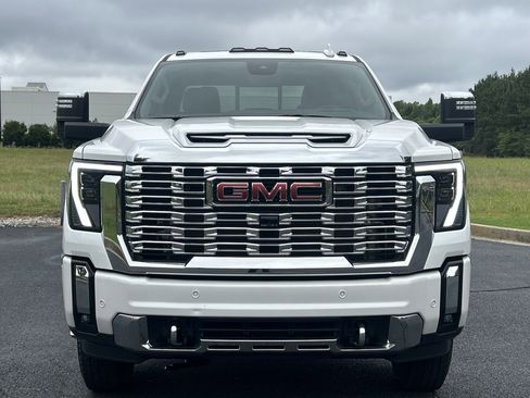 Used 2025 GMC Sierra 3500 Denali w/ Denali Reserve Package AWD/4WD image 3
