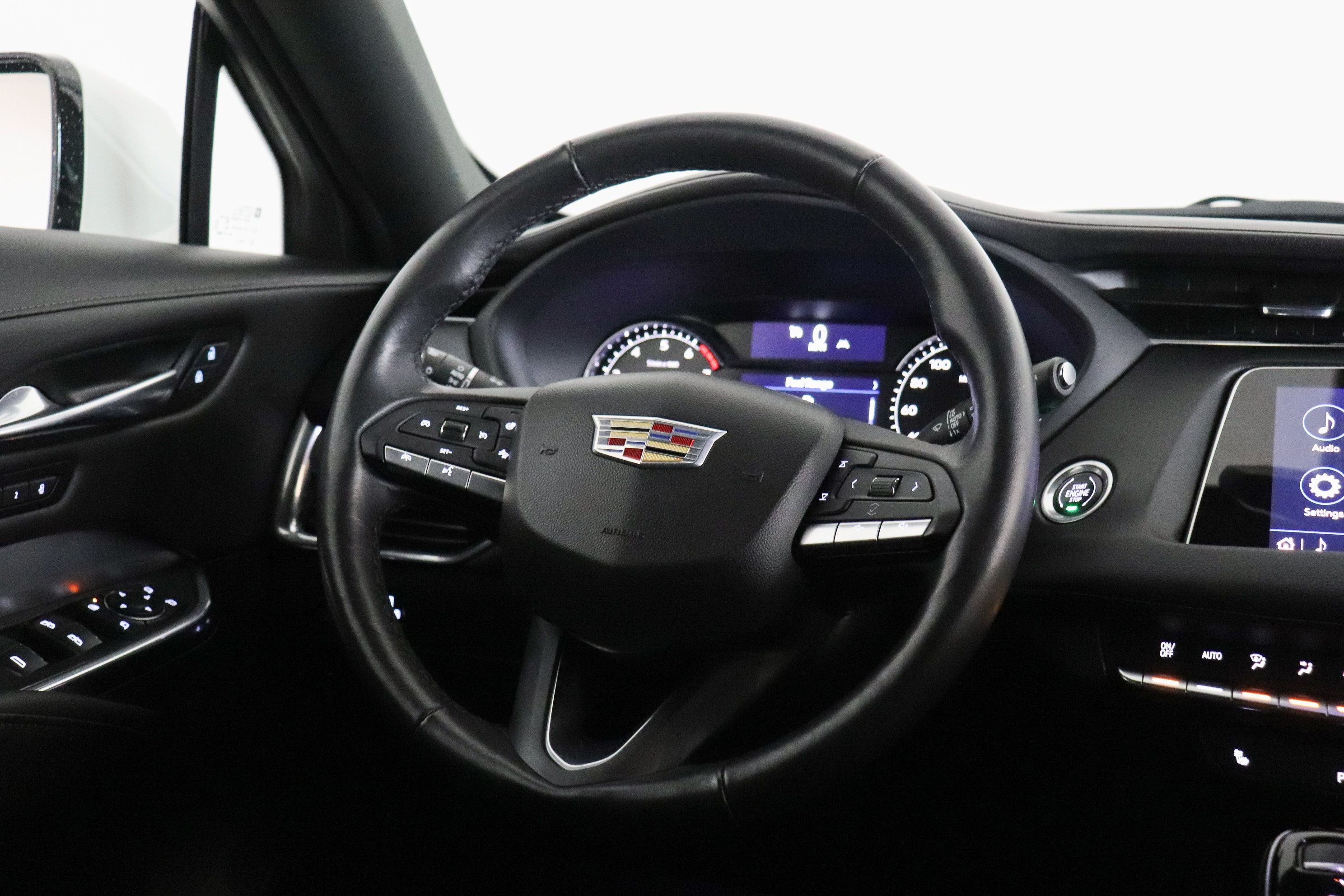 Used 2022 Cadillac XT4 Premium Luxury w/ Enhanced Visibility Package AWD/4WD image 23