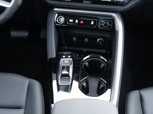 Certified 2025 Audi Q5 Premium w/ Convenience Package AWD/4WD image 17