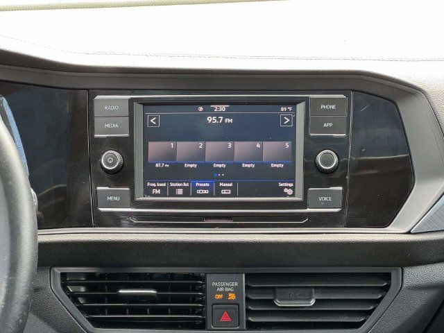Used 2023 Volkswagen Jetta SE w/ Panoramic Sunroof Package FWD image 15