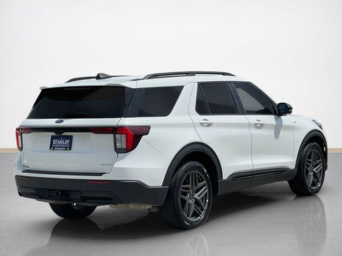 Used 2025 Ford Explorer ST-Line w/ Premium Package image 8