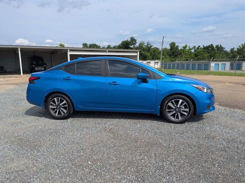 Used 2022 Nissan Versa SV w/ Trunk Package FWD image 3