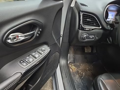 Used 2023 Jeep Cherokee Altitude Lux w/ Lux Elite Package AWD/4WD image 31