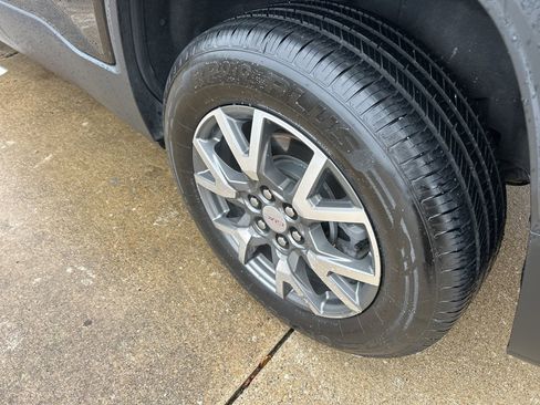 Used 2023 GMC Acadia SLE w/ Driver Convenience Package image 11