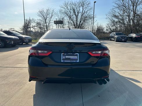 Used 2023 Toyota Camry SE w/ Convenience Package image 7