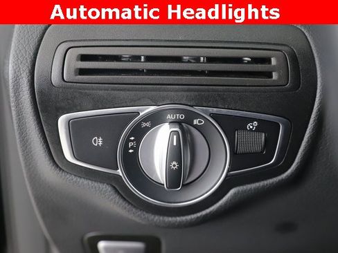 Used 2021 Mercedes-Benz GLC 300 4MATIC image 21