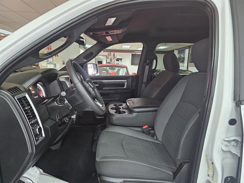Used 2024 RAM 1500 Warlock AWD/4WD image 9