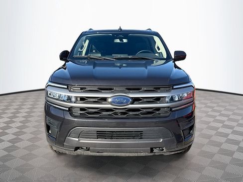 Used 2022 Ford Expedition Max XLT image 2
