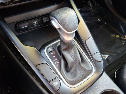 Used 2022 Kia Soul LX image 12